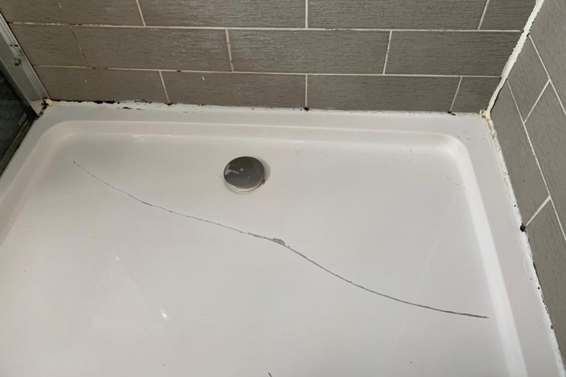 Cracked Shower Tray? Here’s Why You Shouldn’t Ignore It